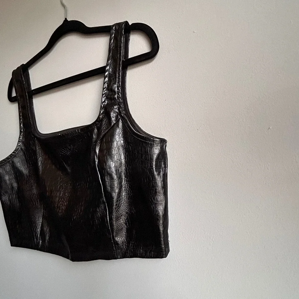 Pink Rose Womens Black Croc Embossed Faux Leather Crop Top Square Neck - Picture 5 of 7